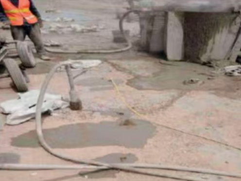 乌坡镇水泥混凝土路面板底注浆技术 路面脱空注浆整治方案