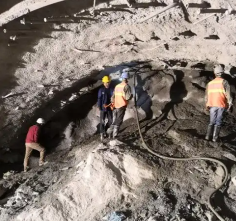 乌坡镇拱顶带模注浆料的施工流程及注意事项